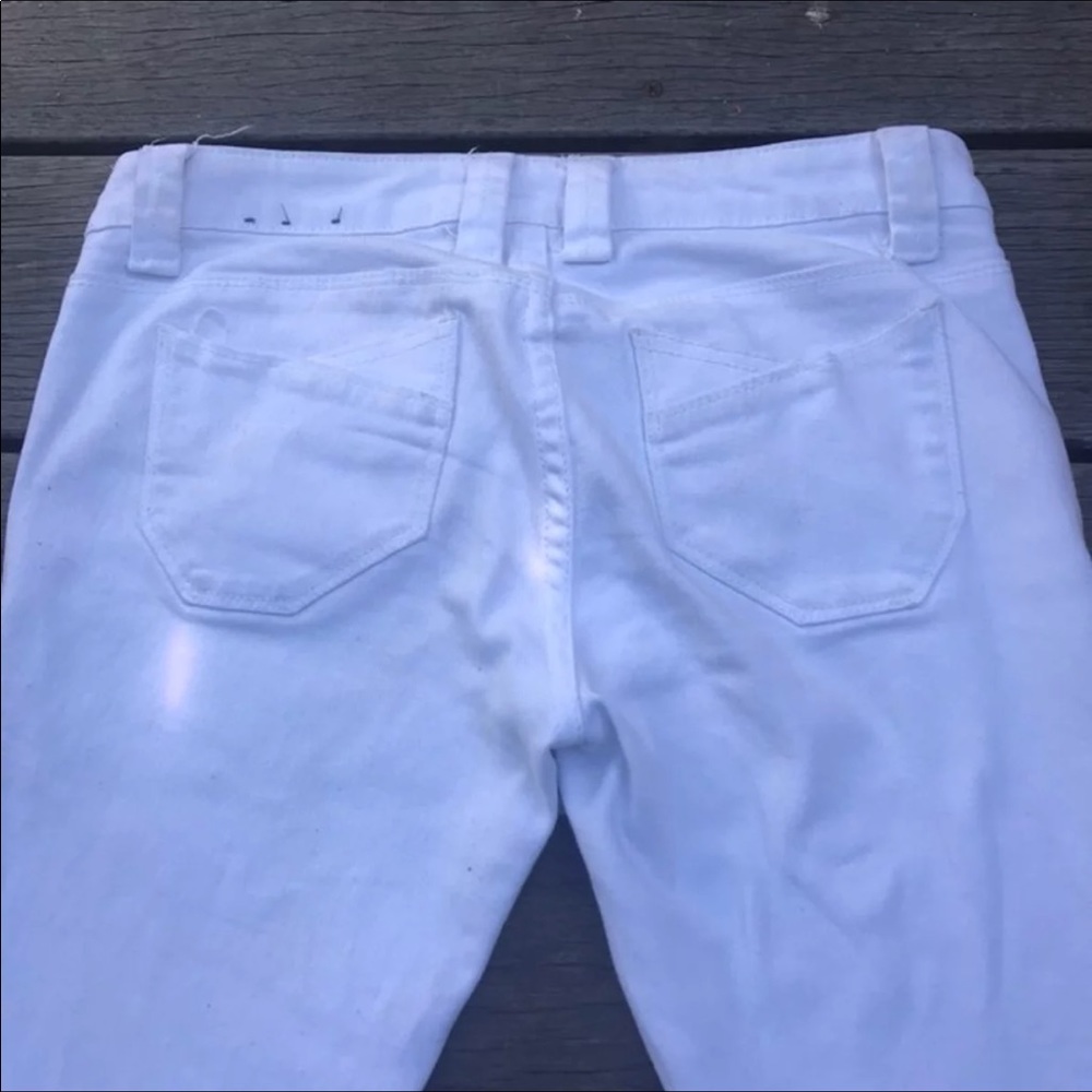 White skinny jeans frayed bottoms - Picture 3 of 5